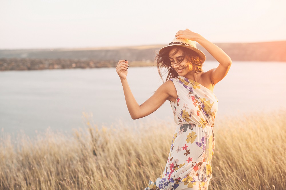 This Festive Season, Glam Up With Fashionable Halter Dresses!