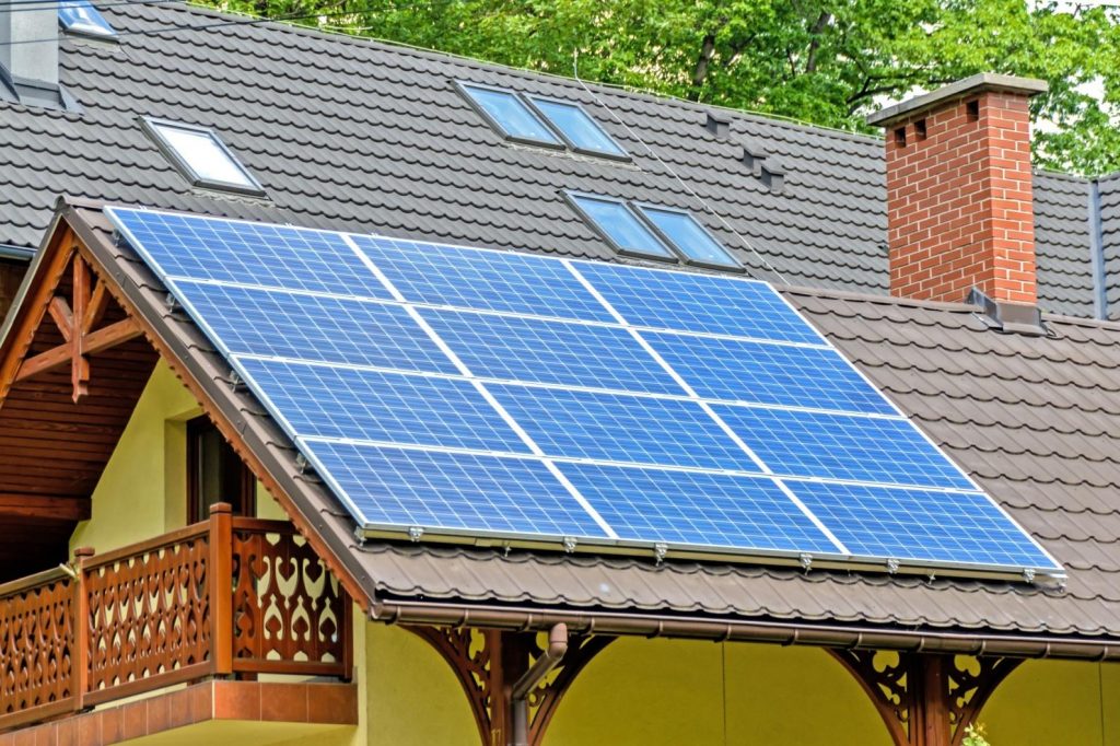 5 Benefits of Installing Solar Panels on Rooftops
