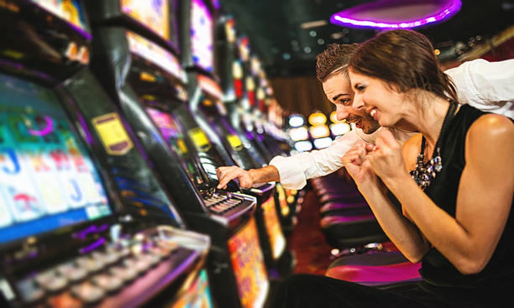 Do player actions remain verifiable in crypto roulette?